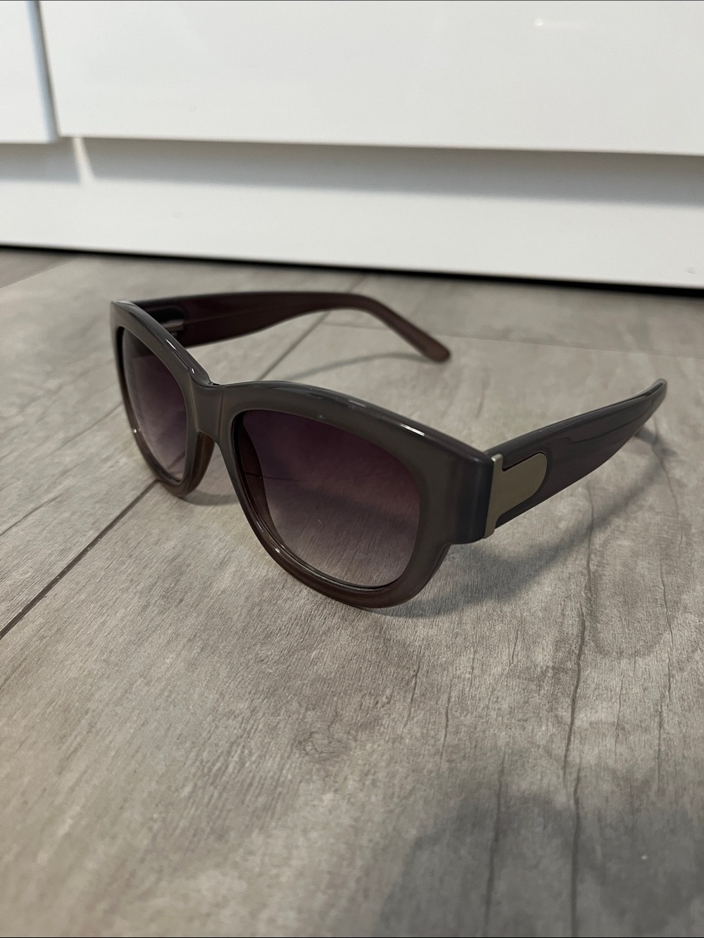 🤎HOST PICK 🤎 NWOT Stylish Taupe Sunglasses - Picture 3 of 6